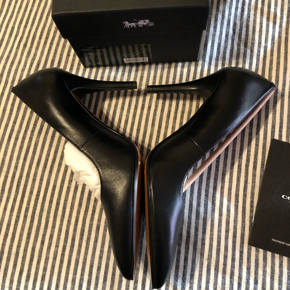 AUTHENTIC Coach Pumps